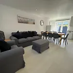 Brighton Central Home With Free Parking